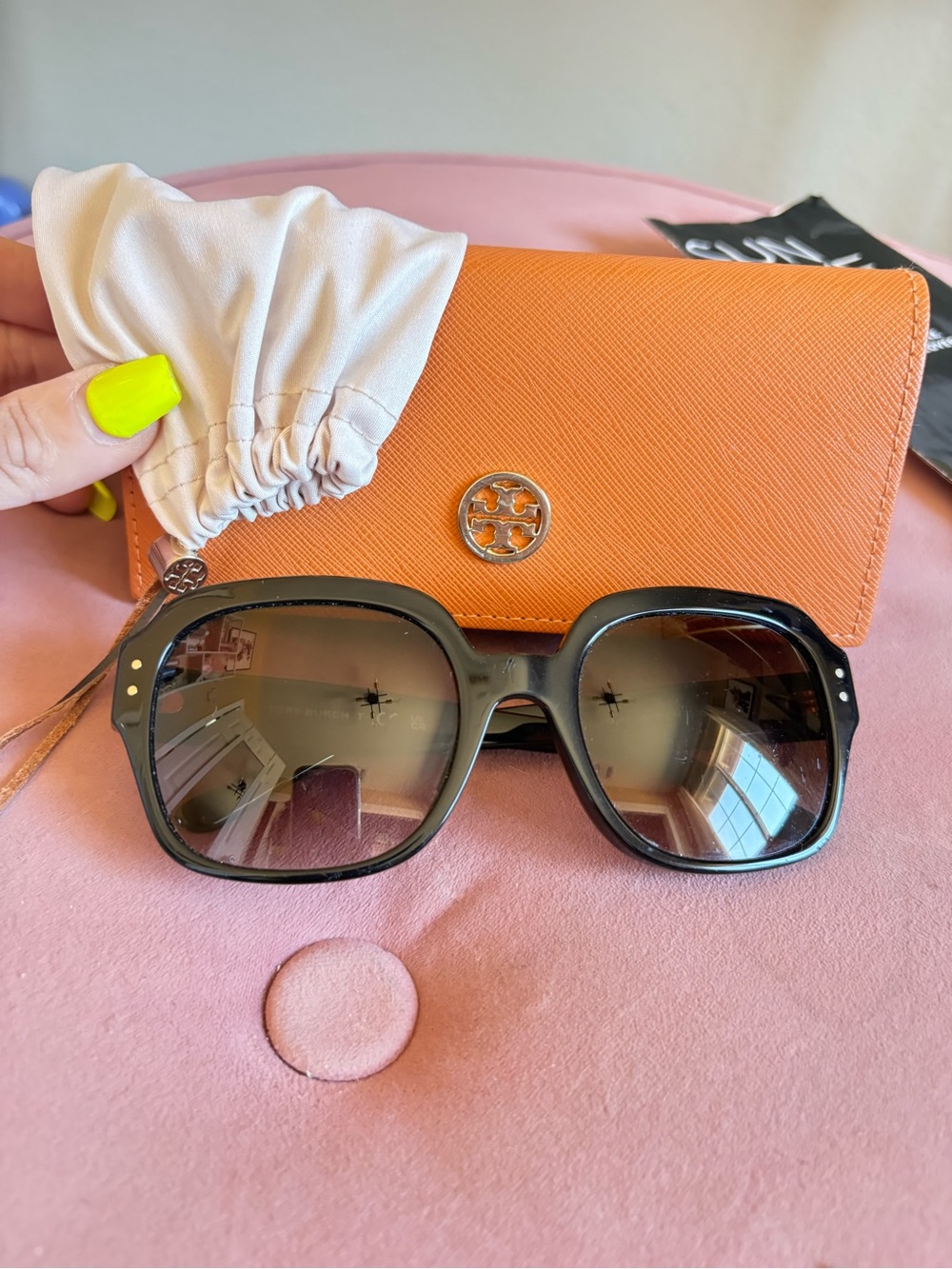 WIDE Tory Burch Black Sunglasses w/Case and dust bag Ty7143u